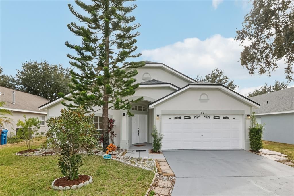 For Sale: $345,000 (4 beds, 2 baths, 1895 Square Feet)