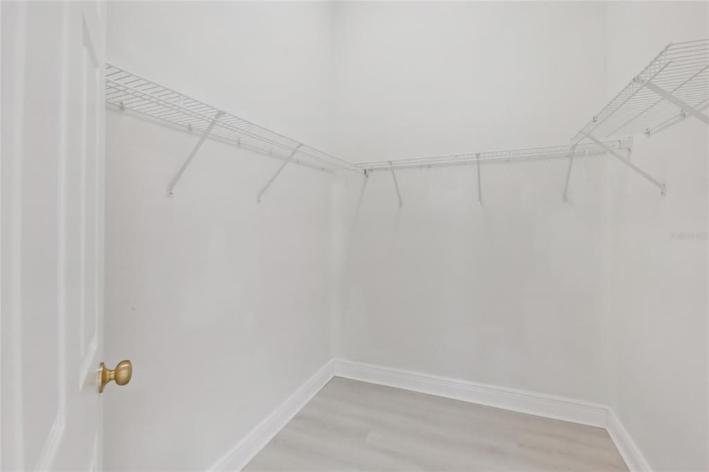 For Sale: $345,000 (4 beds, 2 baths, 1895 Square Feet)