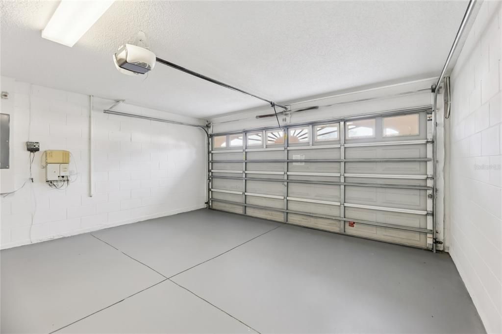 For Sale: $345,000 (4 beds, 2 baths, 1895 Square Feet)