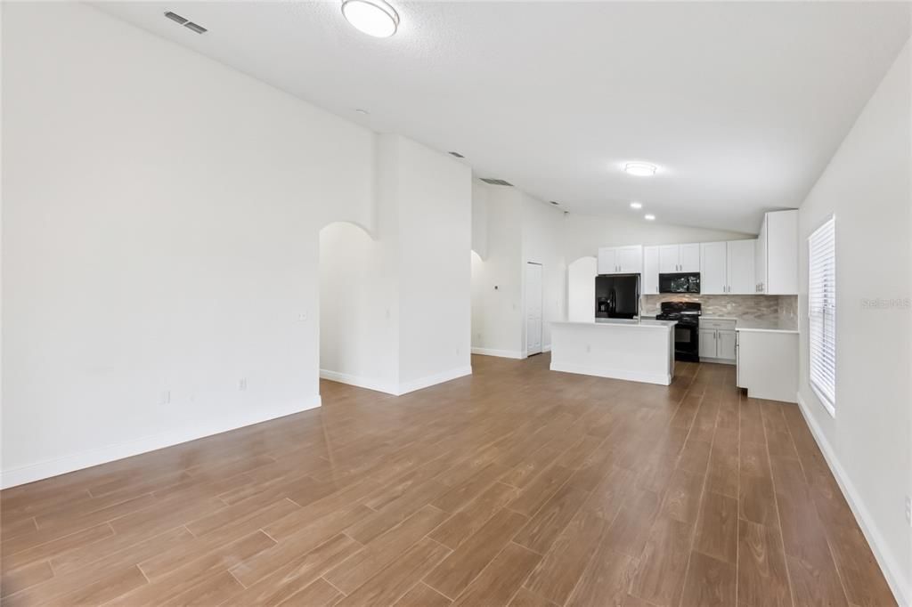 For Sale: $345,000 (4 beds, 2 baths, 1895 Square Feet)