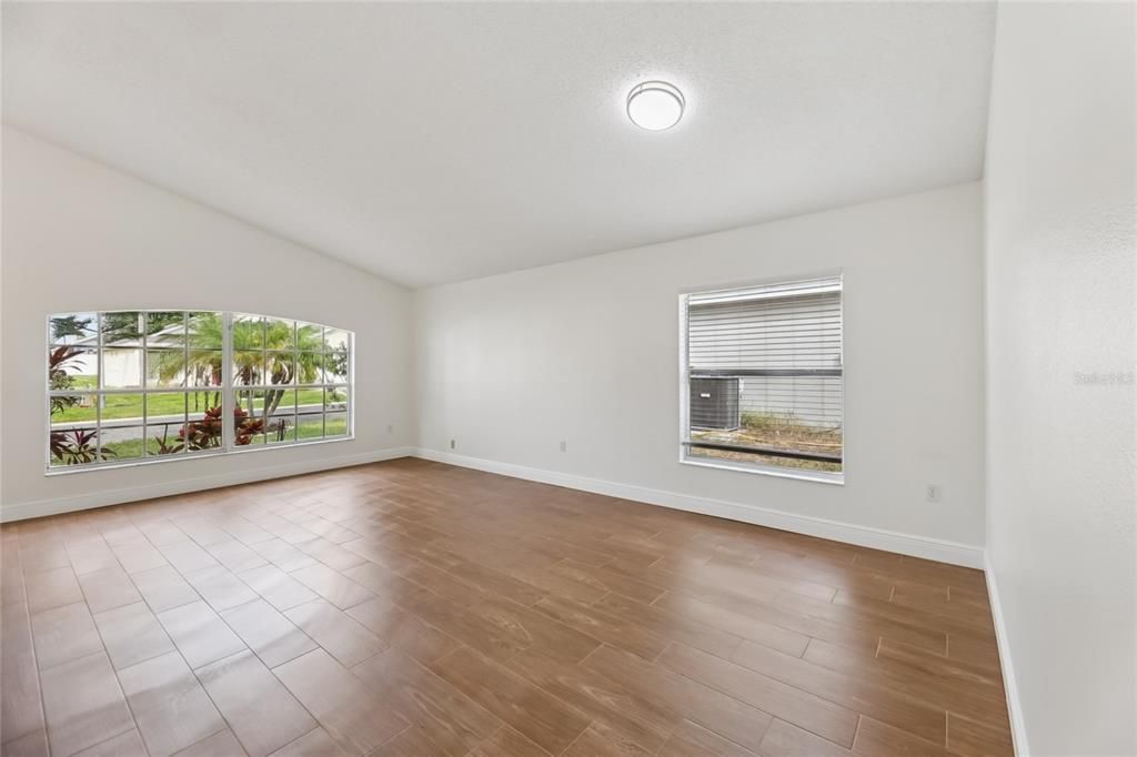 For Sale: $345,000 (4 beds, 2 baths, 1895 Square Feet)