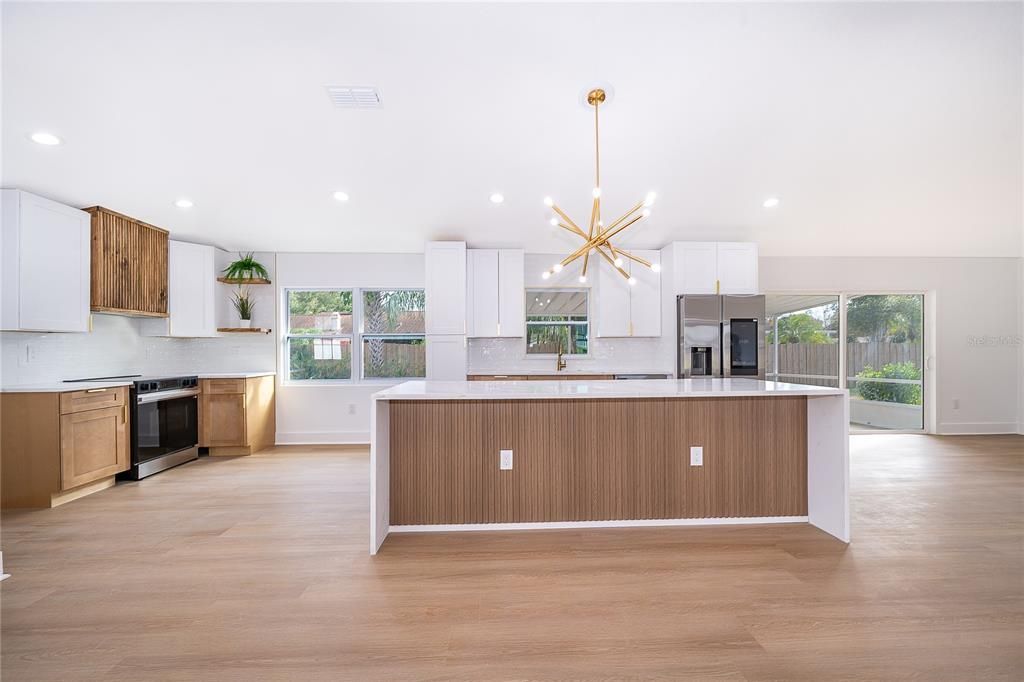 For Sale: $595,000 (4 beds, 2 baths, 1880 Square Feet)