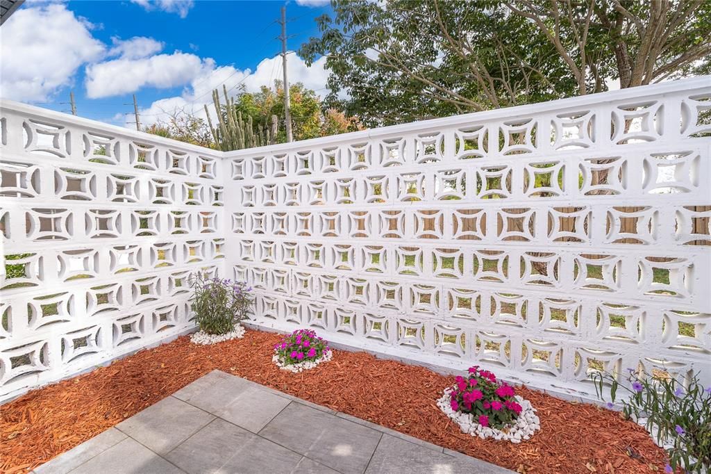 For Sale: $595,000 (4 beds, 2 baths, 1880 Square Feet)