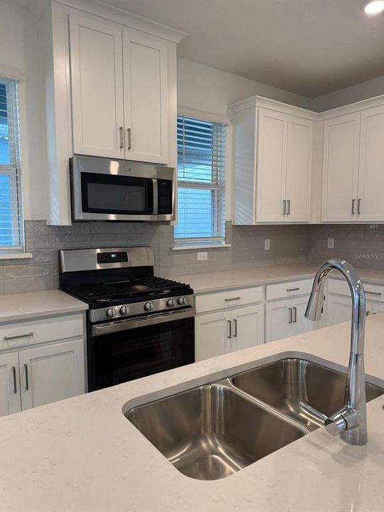 En Renta: $3,410 (4 camas, 2 baños, 2441 Pies cuadrados)