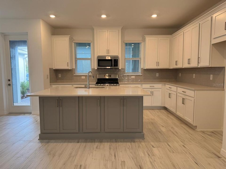 En Renta: $3,410 (4 camas, 2 baños, 2441 Pies cuadrados)