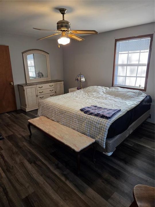 待售: $355,000 (4 贝兹, 2 浴室, 1903 平方英尺)