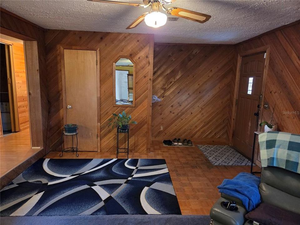 待售: $355,000 (4 贝兹, 2 浴室, 1903 平方英尺)