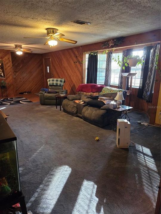 待售: $355,000 (4 贝兹, 2 浴室, 1903 平方英尺)