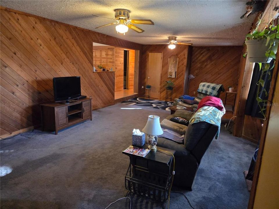 待售: $355,000 (4 贝兹, 2 浴室, 1903 平方英尺)