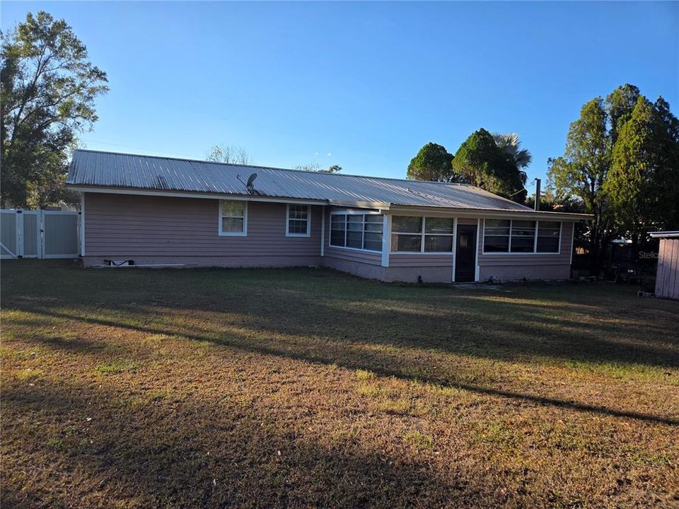 For Sale: $345,000 (4 beds, 2 baths, 1903 Square Feet)