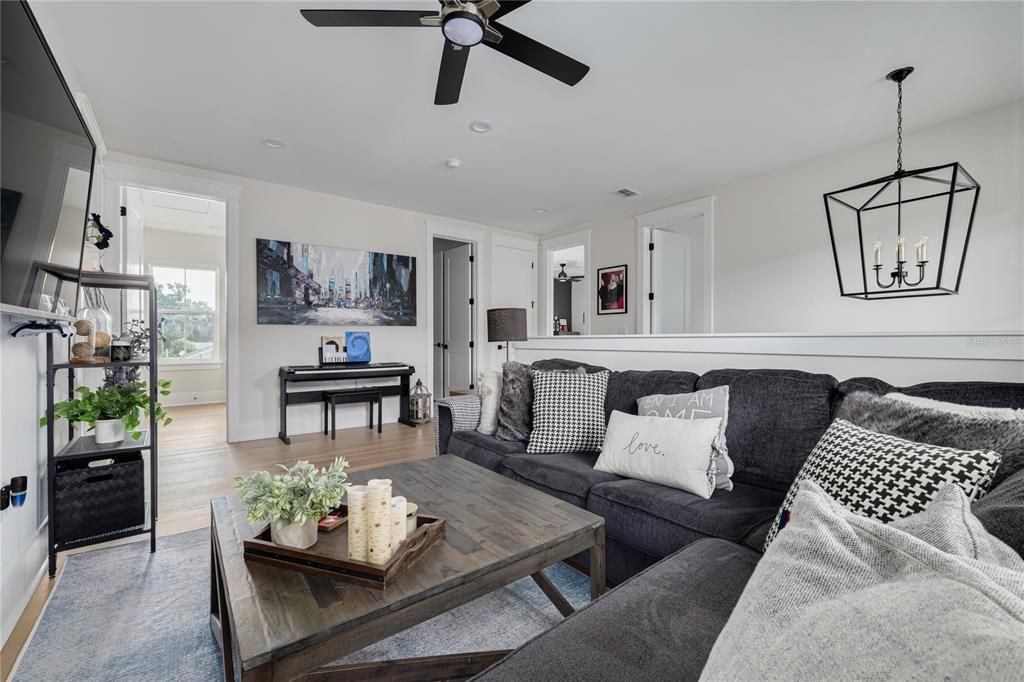 待售: $1,375,000 (4 贝兹, 3 浴室, 2703 平方英尺)