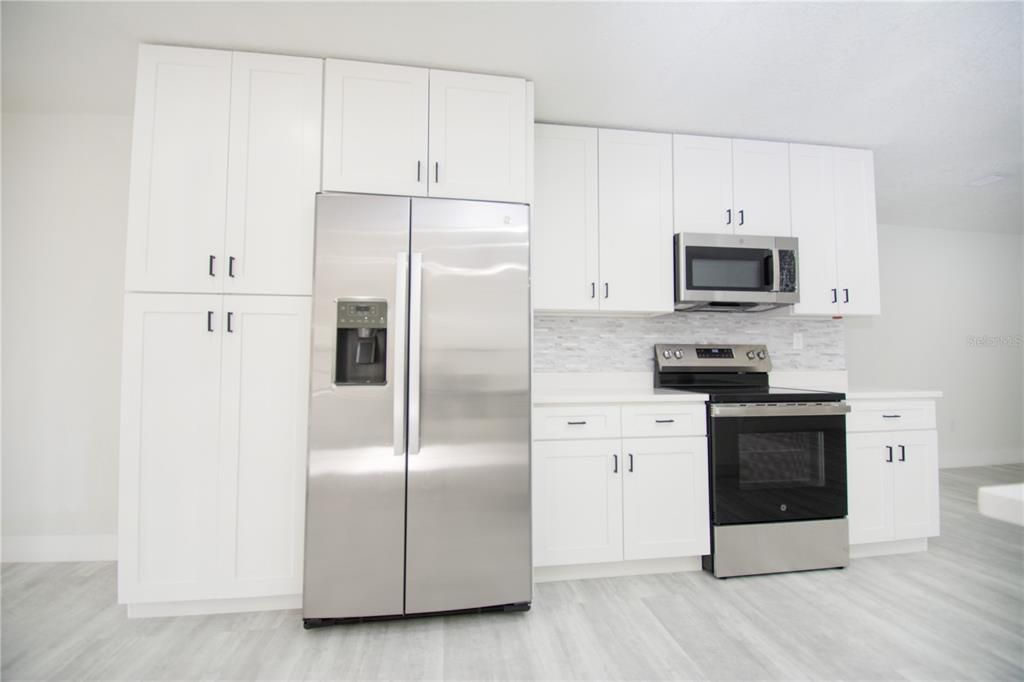 На продажу: $314,990 (3 спален, 2 ванн, 1426 Квадратных фут)