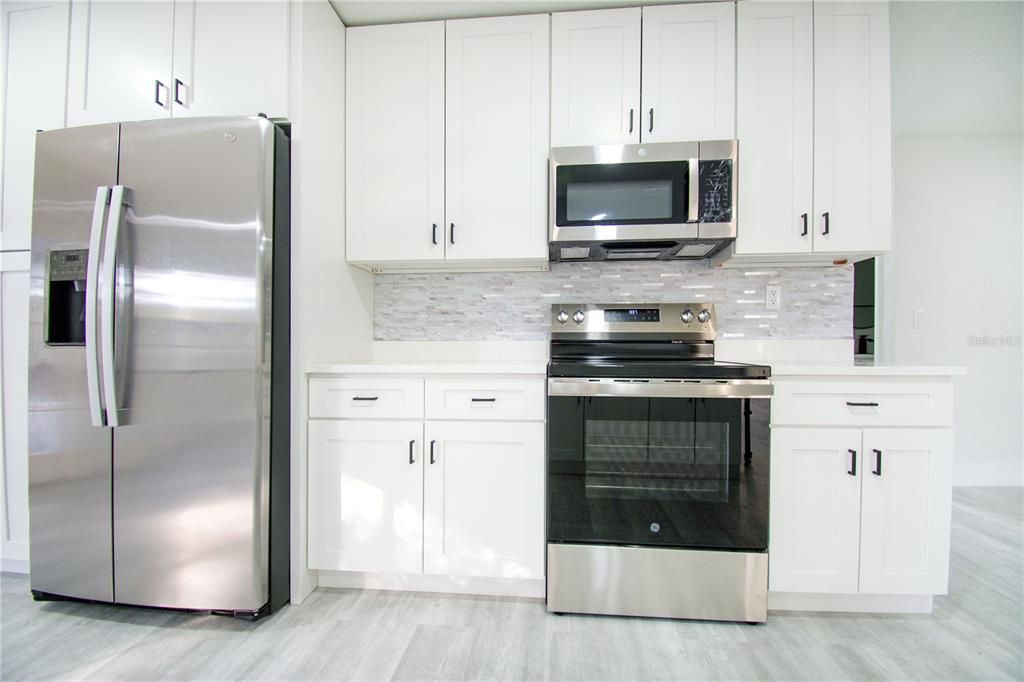 На продажу: $314,990 (3 спален, 2 ванн, 1426 Квадратных фут)