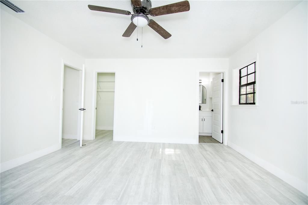 На продажу: $314,990 (3 спален, 2 ванн, 1426 Квадратных фут)