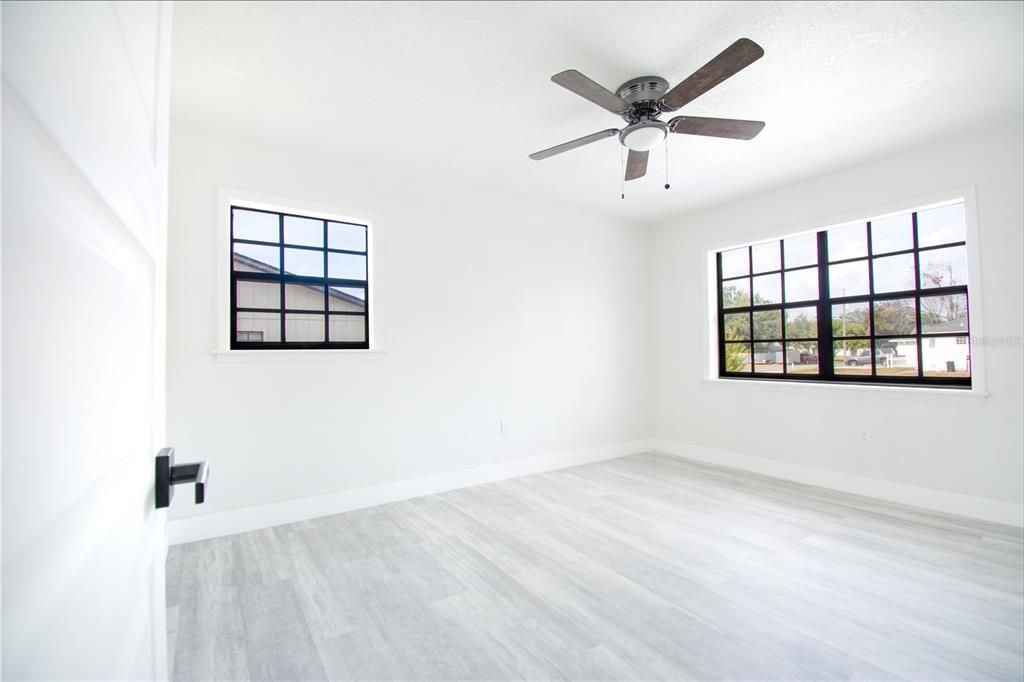 На продажу: $314,990 (3 спален, 2 ванн, 1426 Квадратных фут)