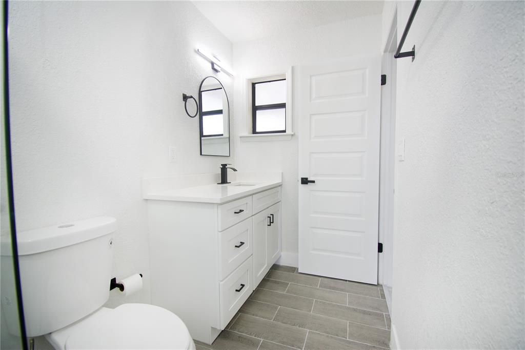 На продажу: $314,990 (3 спален, 2 ванн, 1426 Квадратных фут)