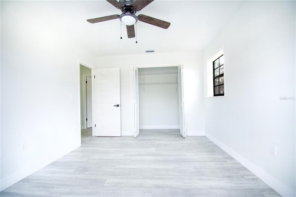 На продажу: $314,990 (3 спален, 2 ванн, 1426 Квадратных фут)