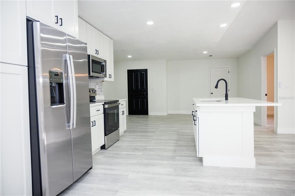 На продажу: $314,990 (3 спален, 2 ванн, 1426 Квадратных фут)