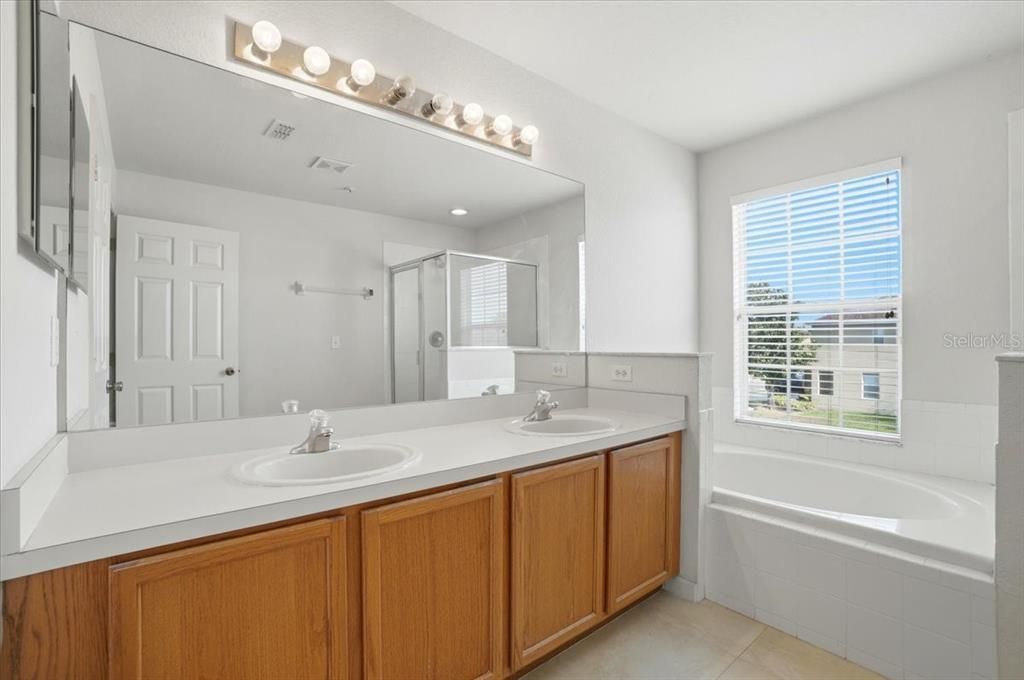 На продажу: $340,000 (3 спален, 2 ванн, 2086 Квадратных фут)