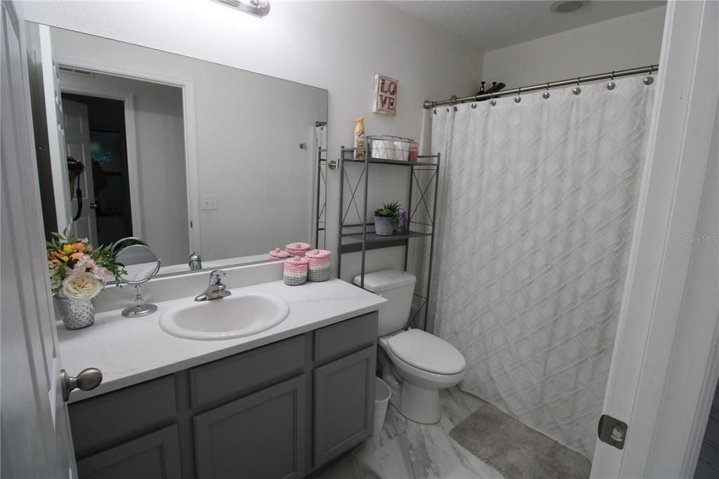 出租: $2,395 (4 贝兹, 2 浴室, 1924 平方英尺)