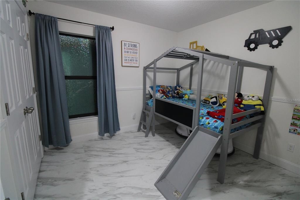 出租: $2,395 (4 贝兹, 2 浴室, 1924 平方英尺)