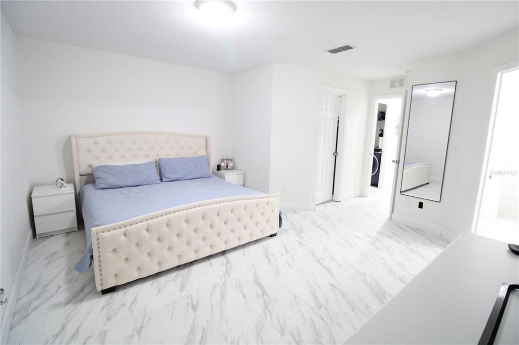 出租: $2,395 (4 贝兹, 2 浴室, 1924 平方英尺)