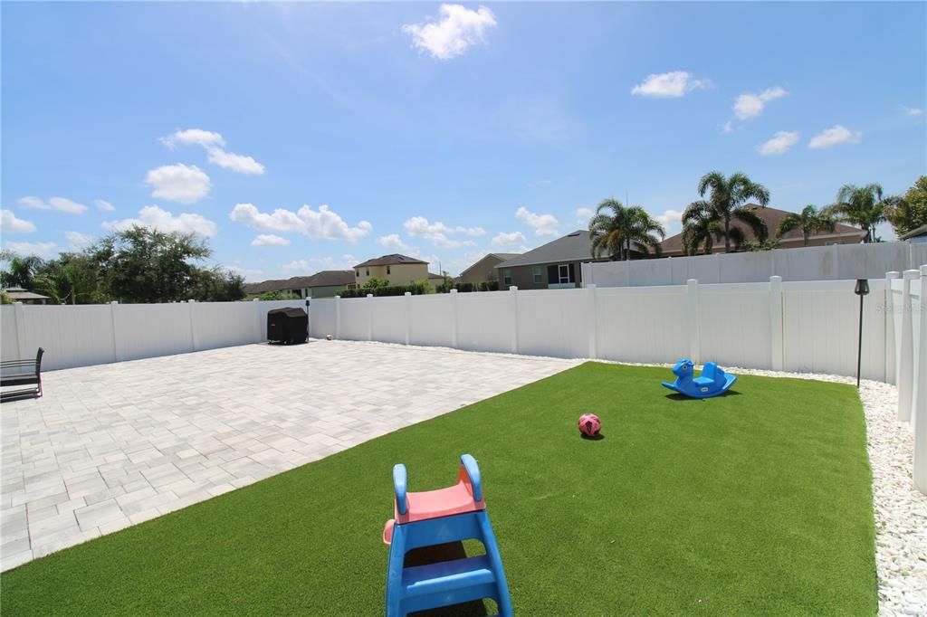 出租: $2,395 (4 贝兹, 2 浴室, 1924 平方英尺)