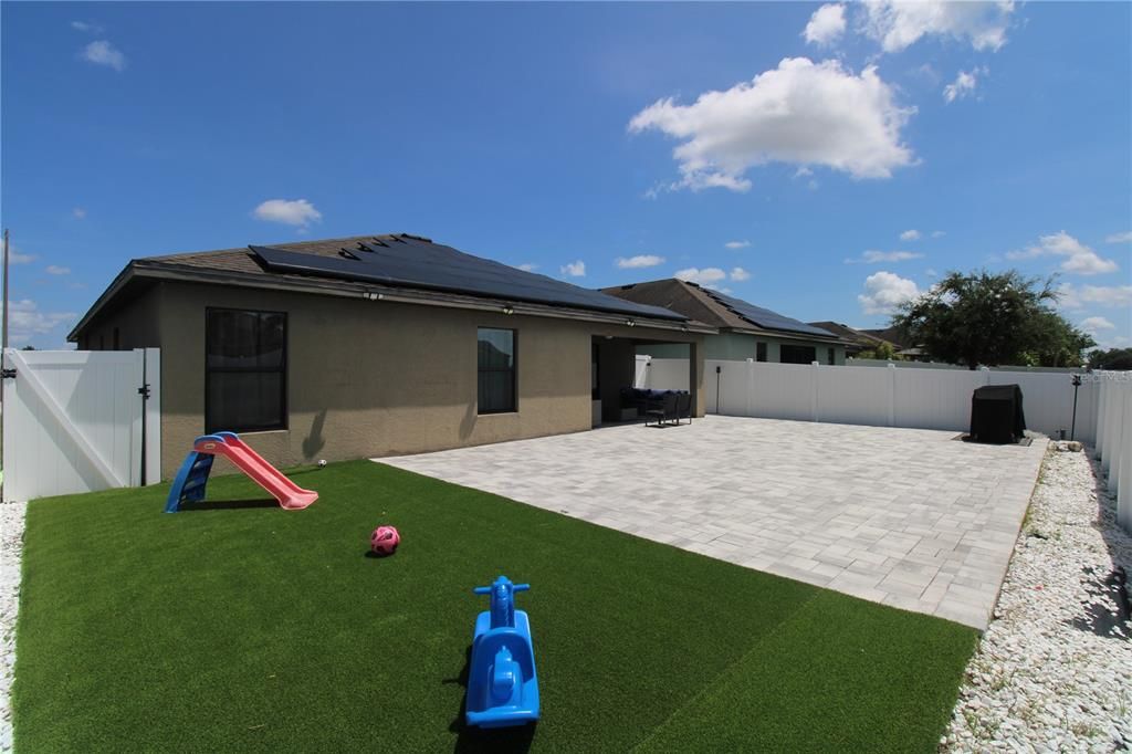 出租: $2,395 (4 贝兹, 2 浴室, 1924 平方英尺)