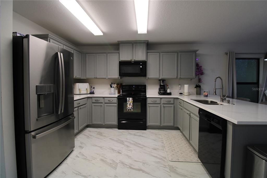 出租: $2,395 (4 贝兹, 2 浴室, 1924 平方英尺)