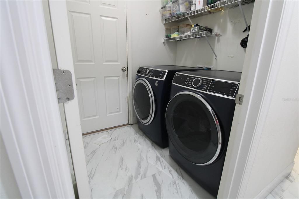 出租: $2,395 (4 贝兹, 2 浴室, 1924 平方英尺)