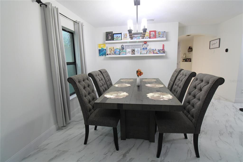 出租: $2,395 (4 贝兹, 2 浴室, 1924 平方英尺)