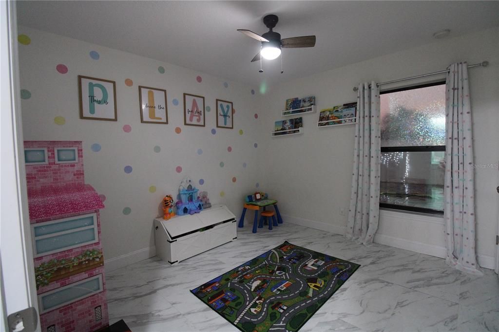 出租: $2,395 (4 贝兹, 2 浴室, 1924 平方英尺)