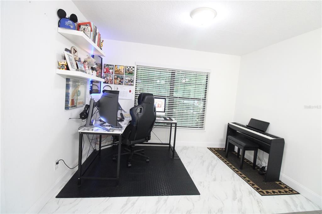 出租: $2,395 (4 贝兹, 2 浴室, 1924 平方英尺)