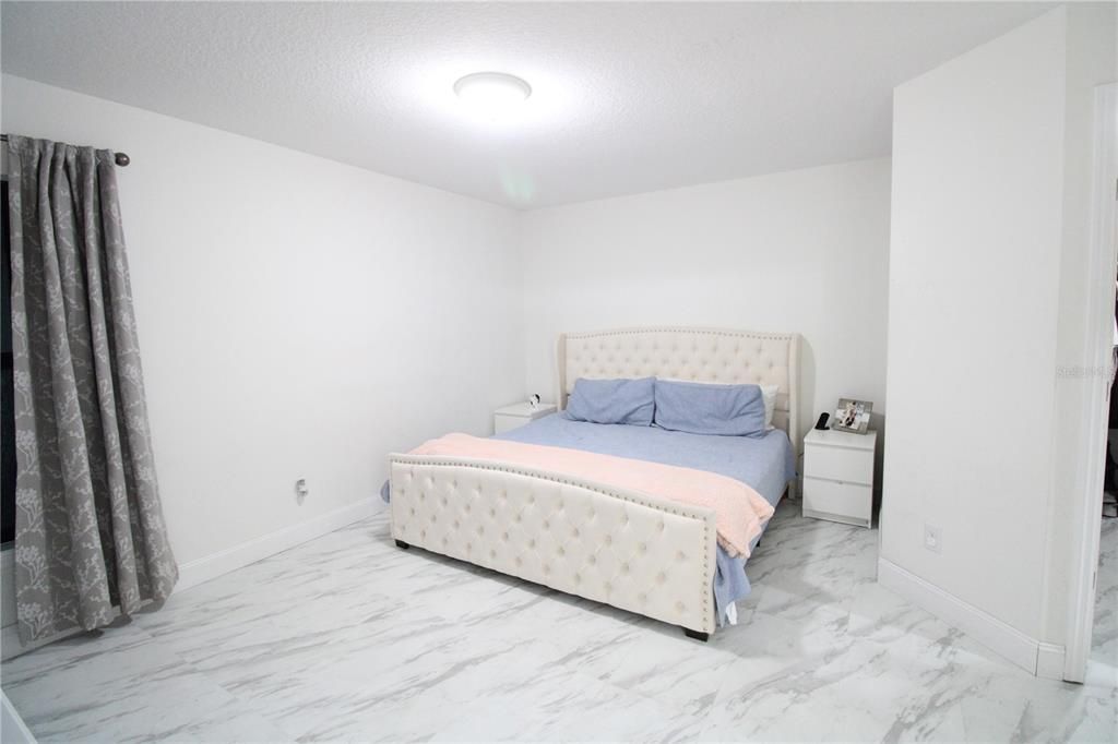 出租: $2,395 (4 贝兹, 2 浴室, 1924 平方英尺)