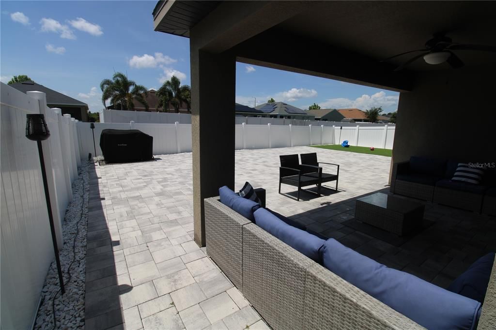 出租: $2,395 (4 贝兹, 2 浴室, 1924 平方英尺)