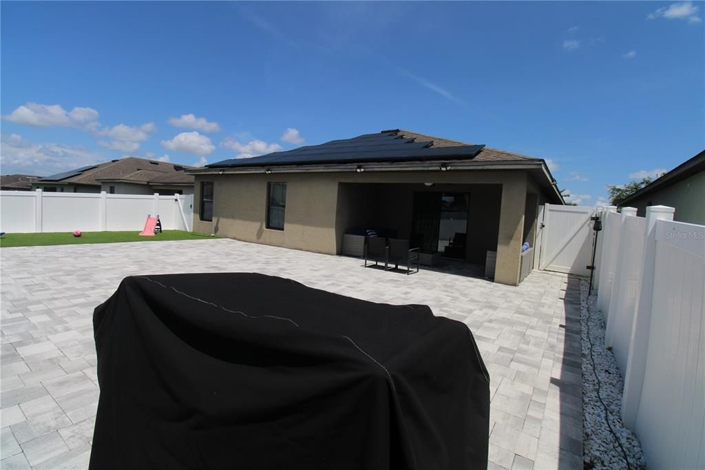 出租: $2,395 (4 贝兹, 2 浴室, 1924 平方英尺)