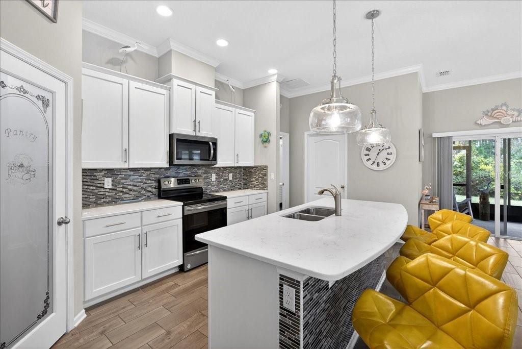 For Sale: $334,900 (3 beds, 2 baths, 1797 Square Feet)