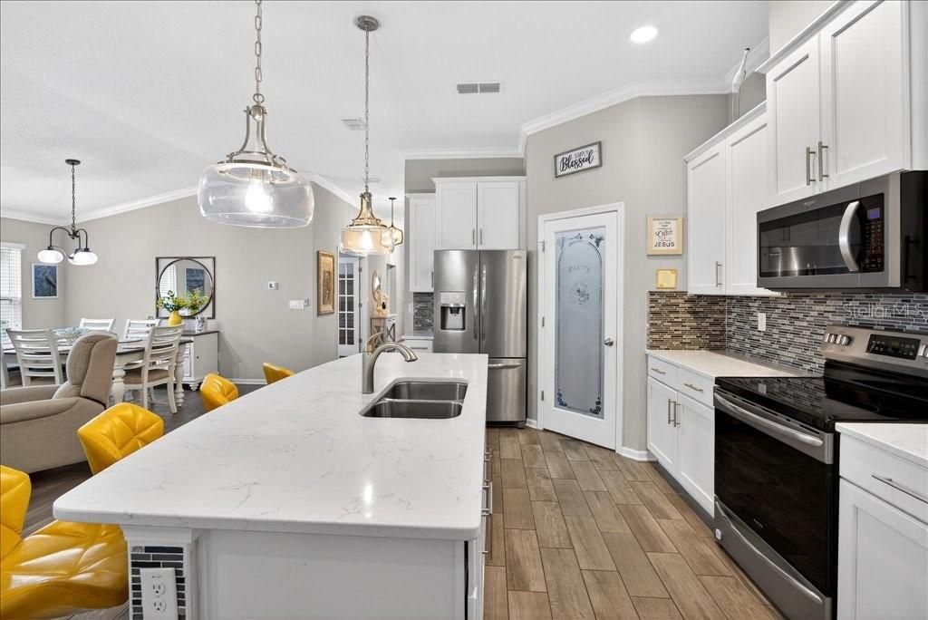 For Sale: $334,900 (3 beds, 2 baths, 1797 Square Feet)