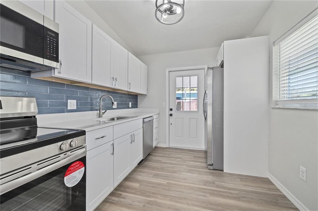 В аренду: $1,825 (2 спален, 1 ванн, 816 Квадратных фут)