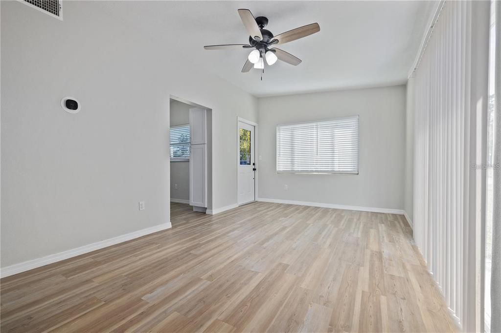 В аренду: $1,825 (2 спален, 1 ванн, 816 Квадратных фут)