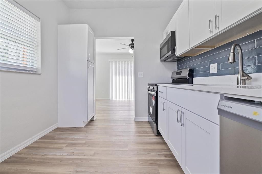 В аренду: $1,825 (2 спален, 1 ванн, 816 Квадратных фут)