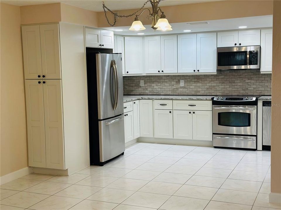 На продажу: $275,000 (2 спален, 1 ванн, 928 Квадратных фут)