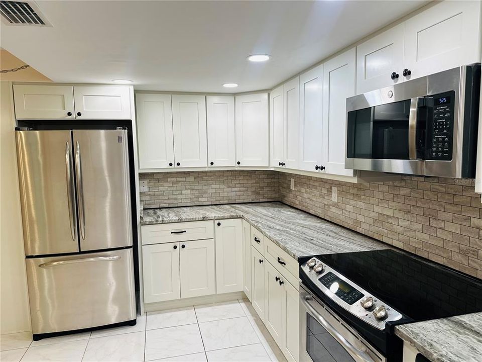 На продажу: $275,000 (2 спален, 1 ванн, 928 Квадратных фут)