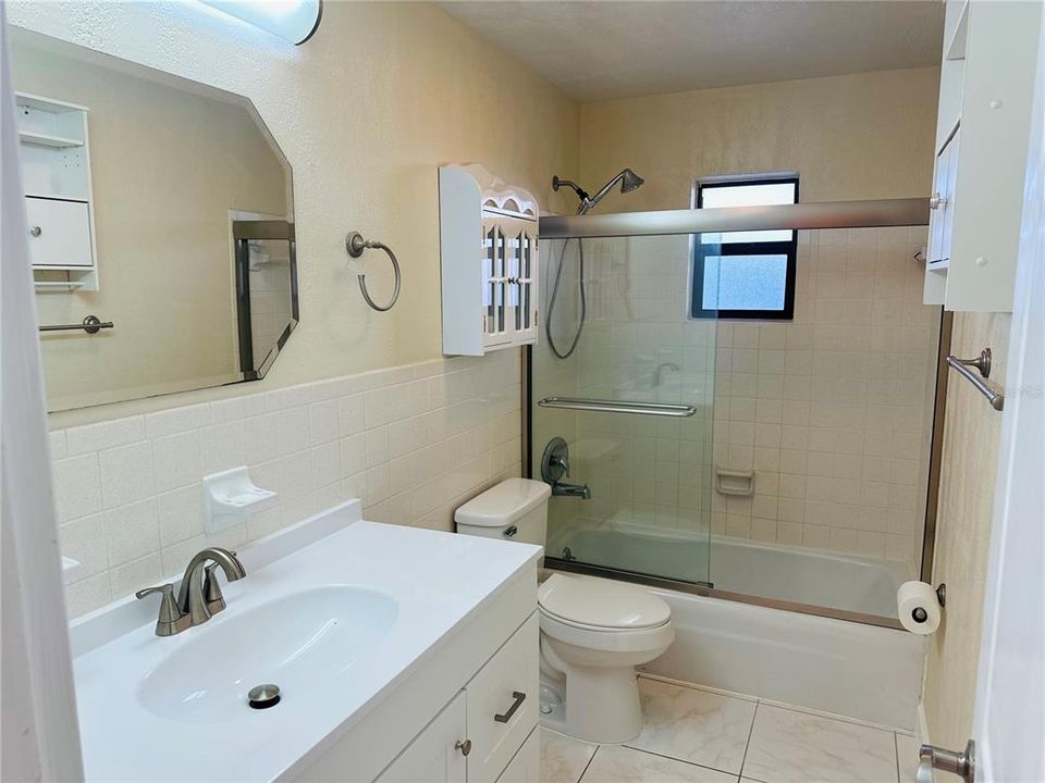 На продажу: $275,000 (2 спален, 1 ванн, 928 Квадратных фут)