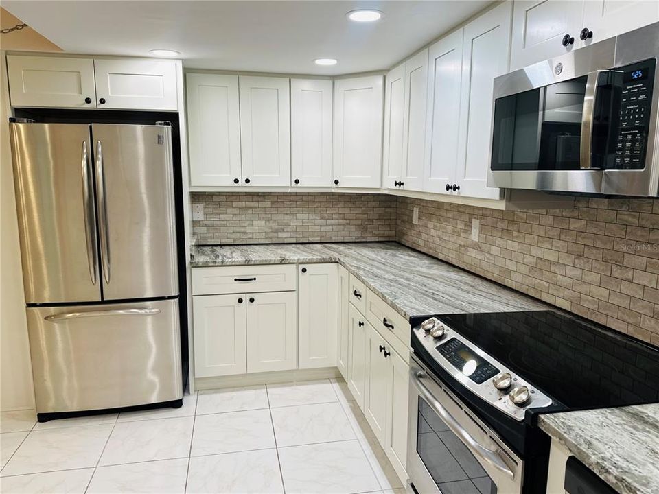 На продажу: $275,000 (2 спален, 1 ванн, 928 Квадратных фут)