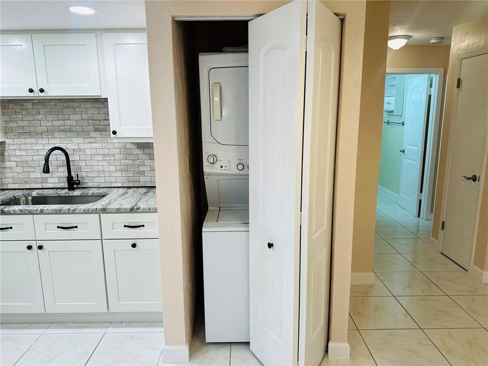 На продажу: $275,000 (2 спален, 1 ванн, 928 Квадратных фут)