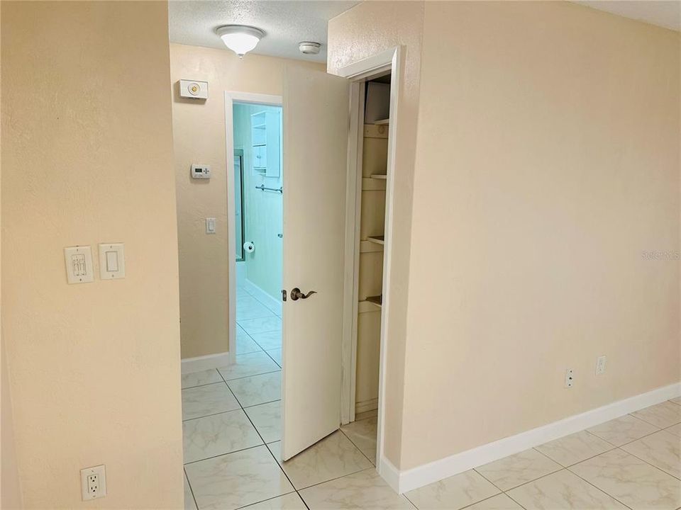 На продажу: $275,000 (2 спален, 1 ванн, 928 Квадратных фут)