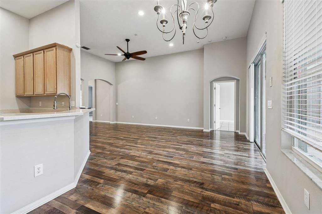 待售: $449,999 (4 贝兹, 2 浴室, 2276 平方英尺)