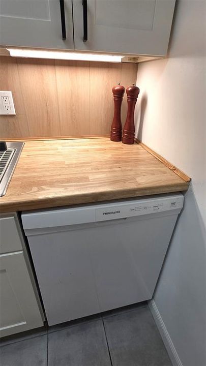 For Sale: $148,000 (2 beds, 2 baths, 918 Square Feet)