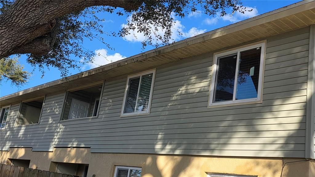 For Sale: $148,000 (2 beds, 2 baths, 918 Square Feet)